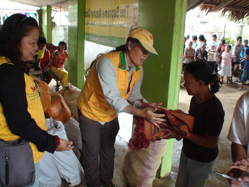 Helping in the Philippines After Typhoon Hagupit - The Supreme Master ...