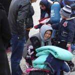 20151211 other NGOs provide foods and clothes to the refuges in Idomeni Greece (24)