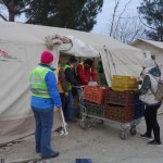 20151211 other NGOs provide foods and clothes to the refuges in Idomeni Greece (38)