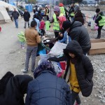20151211 other NGOs provide foods and clothes to the refuges in Idomeni Greece (43)