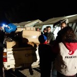 20151211 other NGOs provide foods and clothes to the refuges in Idomeni Greece (8)