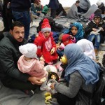 20151211 refugees are glad to receive our foods in Idomeni Greece (17)