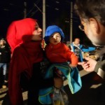 20151211 refugees are glad to receive our foods in Idomeni Greece (2)