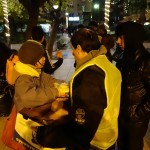 20151212 refugees are blissful happy to receive our foods and flyer at midnight at Victory Park in Athens Greece (9)