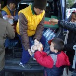 20151214 around 8AM refugees are blissful happy to receive our foods and flyer at Victory Park in Athens Greece (57)