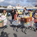 20151217 around 10AM refugees are blissful happy to receive our foods and flyers at Pireaus harbor in Athens Greece (1)