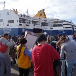 20151217 around 10AM refugees are blissful happy to receive our foods and flyers at Pireaus harbor in Athens Greece (11)