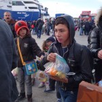 20151217 around 10AM refugees are blissful happy to receive our foods and flyers at Pireaus harbor in Athens Greece (112)-b