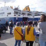 20151217 around 10AM refugees are blissful happy to receive our foods and flyers at Pireaus harbor in Athens Greece (2)