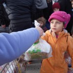 20151217 around 10AM refugees are blissful happy to receive our foods and flyers at Pireaus harbor in Athens Greece (37)
