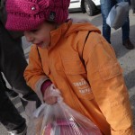 20151217 around 10AM refugees are blissful happy to receive our foods and flyers at Pireaus harbor in Athens Greece (94)