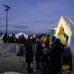 3-20151202 refugee waiting for food in Idomeni Greece (3)