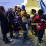 4-20151202 refugee waiting for food in Idomeni Greece (5)