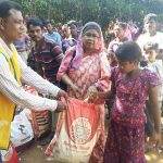 160559 refugee relief in Bangladesh -packing and distributing relief items-9