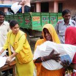 170657_Assisting Flood Victims in Bihar Province, India (12)